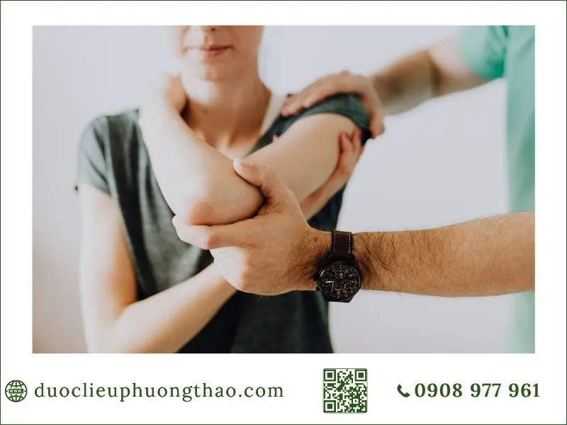 Triệu chứng đau nhức xương khớp là gì? Những dấu hiệu nào thường gặp? Triệu chứng đau nhức xương khớp ở vai và cánh tay